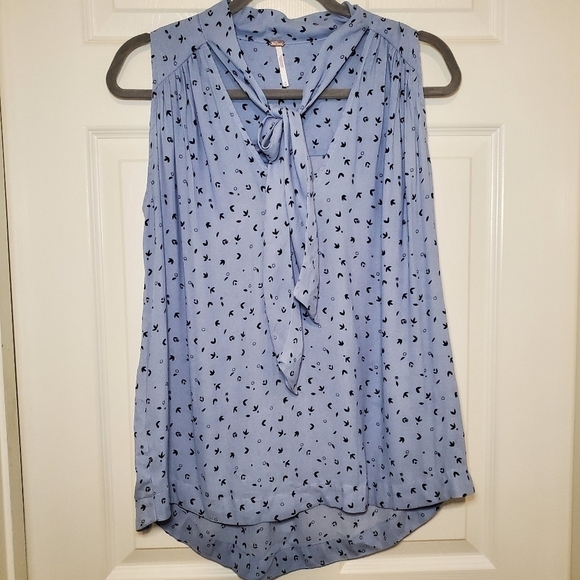 Free People Blue Abstract Floral Print Tie Front Blouse Size Medium - Picture 2 of 9